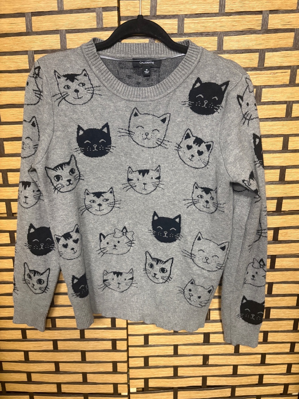 Calligraphic gray cat print sweater size medium